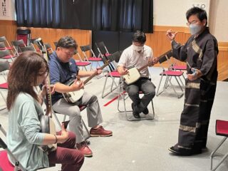 プロから直伝！発祥の地で学ぶ津軽三味線体験＠津軽三味線会館