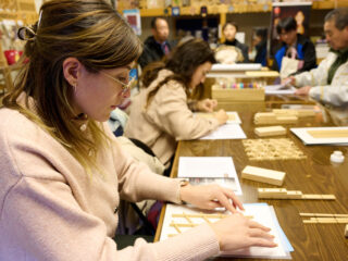 青森県伝統工芸士と作る津軽組子灯ろう製作体験