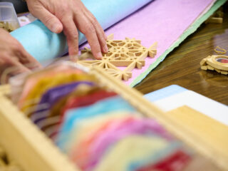 青森県伝統工芸士と作る津軽組子灯ろう製作体験